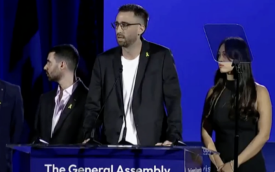 L'ex-otage Avinatan Or prend la parole lors de l’assemblée générale des Fédérations juives d’Amérique du Nord, le 16 novembre 2025. (Capture d’écran)
